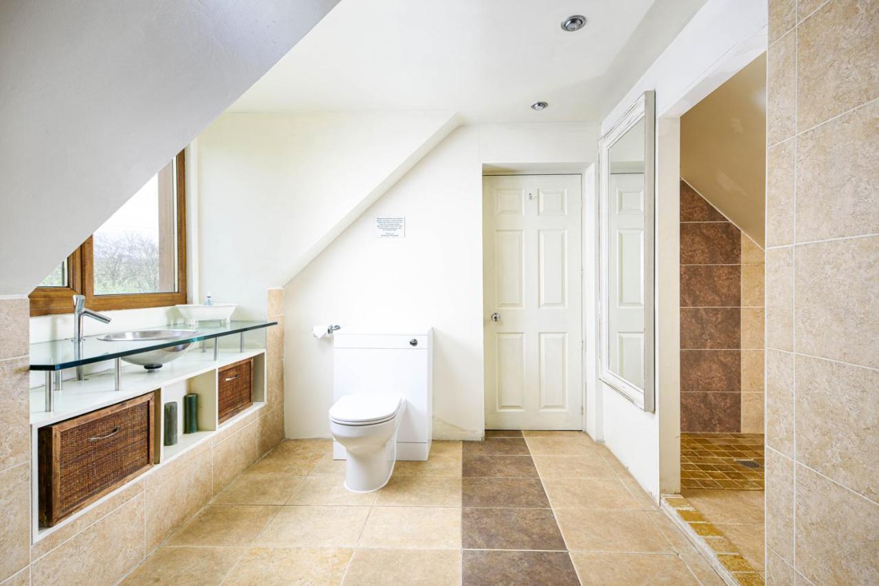 The West Barn Near Bath, Sleeps 24 And 2 Hot Tubs Villa Бристол Екстериор снимка