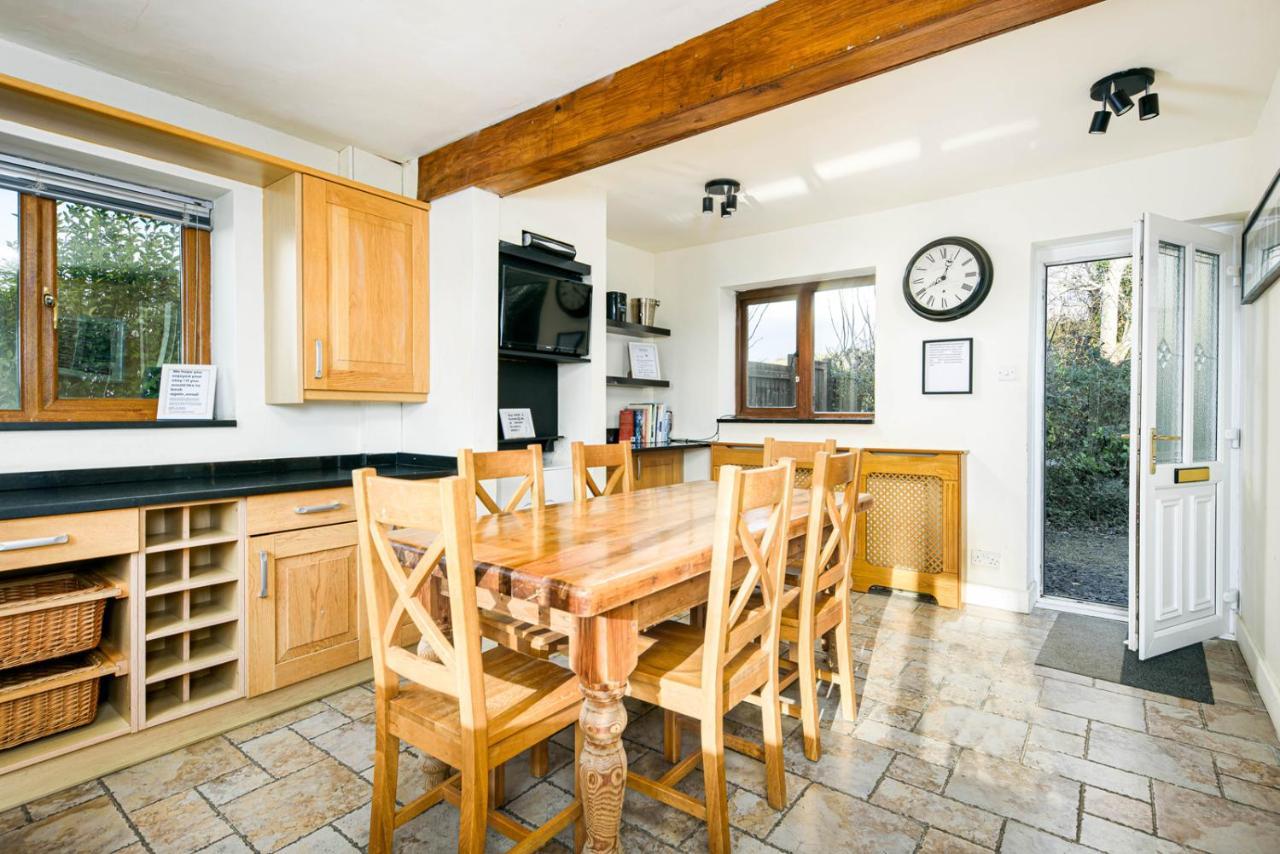 The West Barn Near Bath, Sleeps 24 And 2 Hot Tubs Villa Бристол Екстериор снимка