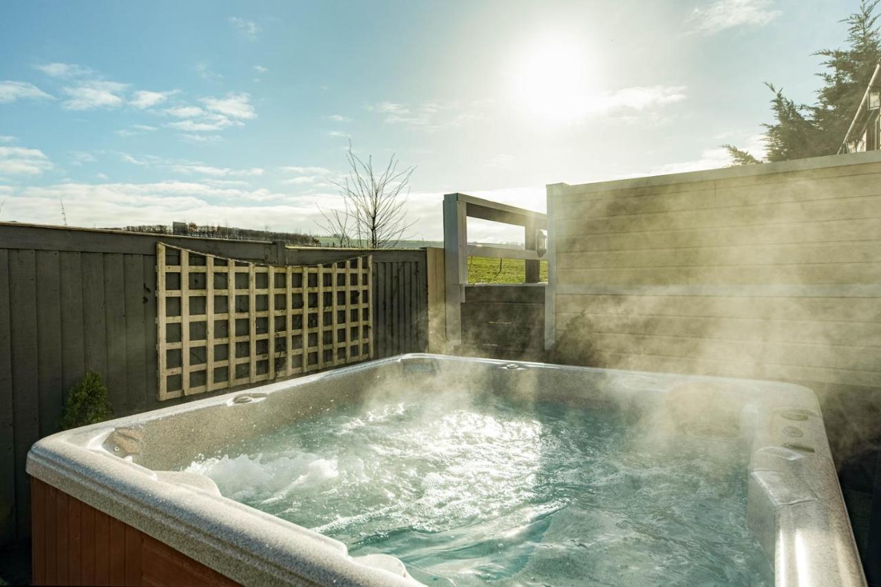 The West Barn Near Bath, Sleeps 24 And 2 Hot Tubs Villa Бристол Екстериор снимка