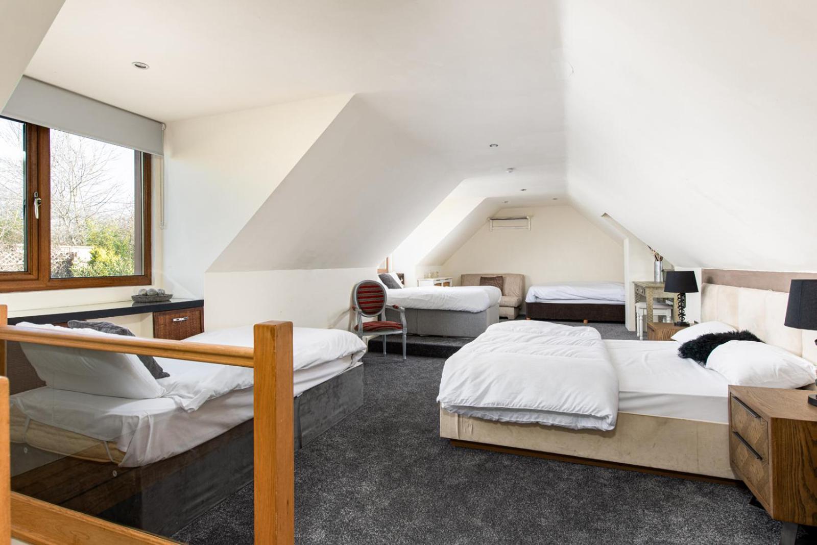 The West Barn Near Bath, Sleeps 24 And 2 Hot Tubs Villa Бристол Екстериор снимка