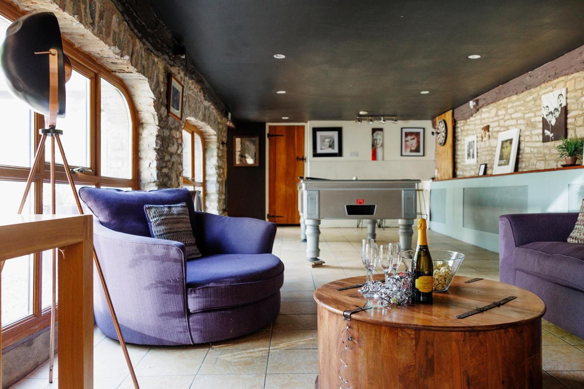The West Barn Near Bath, Sleeps 24 And 2 Hot Tubs Villa Бристол Екстериор снимка