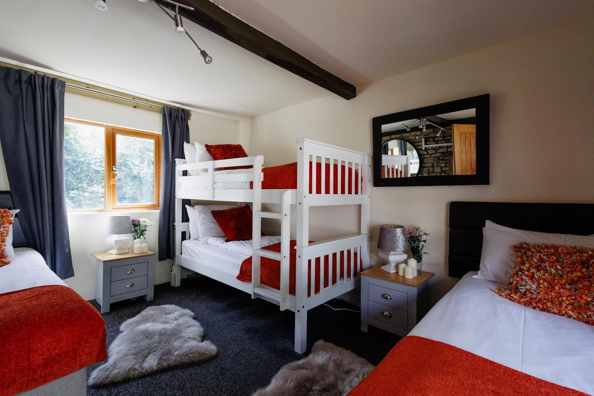 The West Barn Near Bath, Sleeps 24 And 2 Hot Tubs Villa Бристол Екстериор снимка