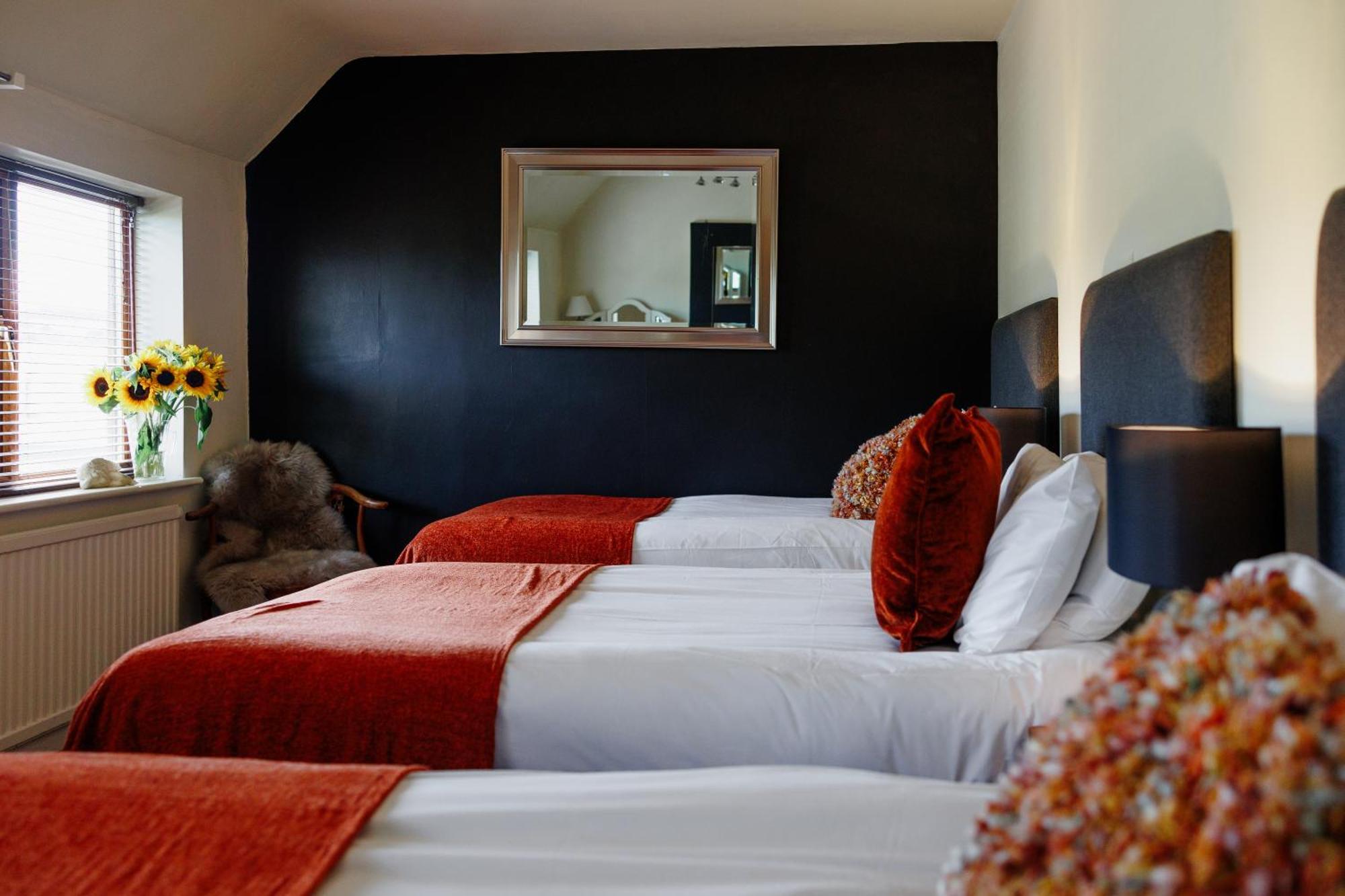 The West Barn Near Bath, Sleeps 24 And 2 Hot Tubs Villa Бристол Екстериор снимка
