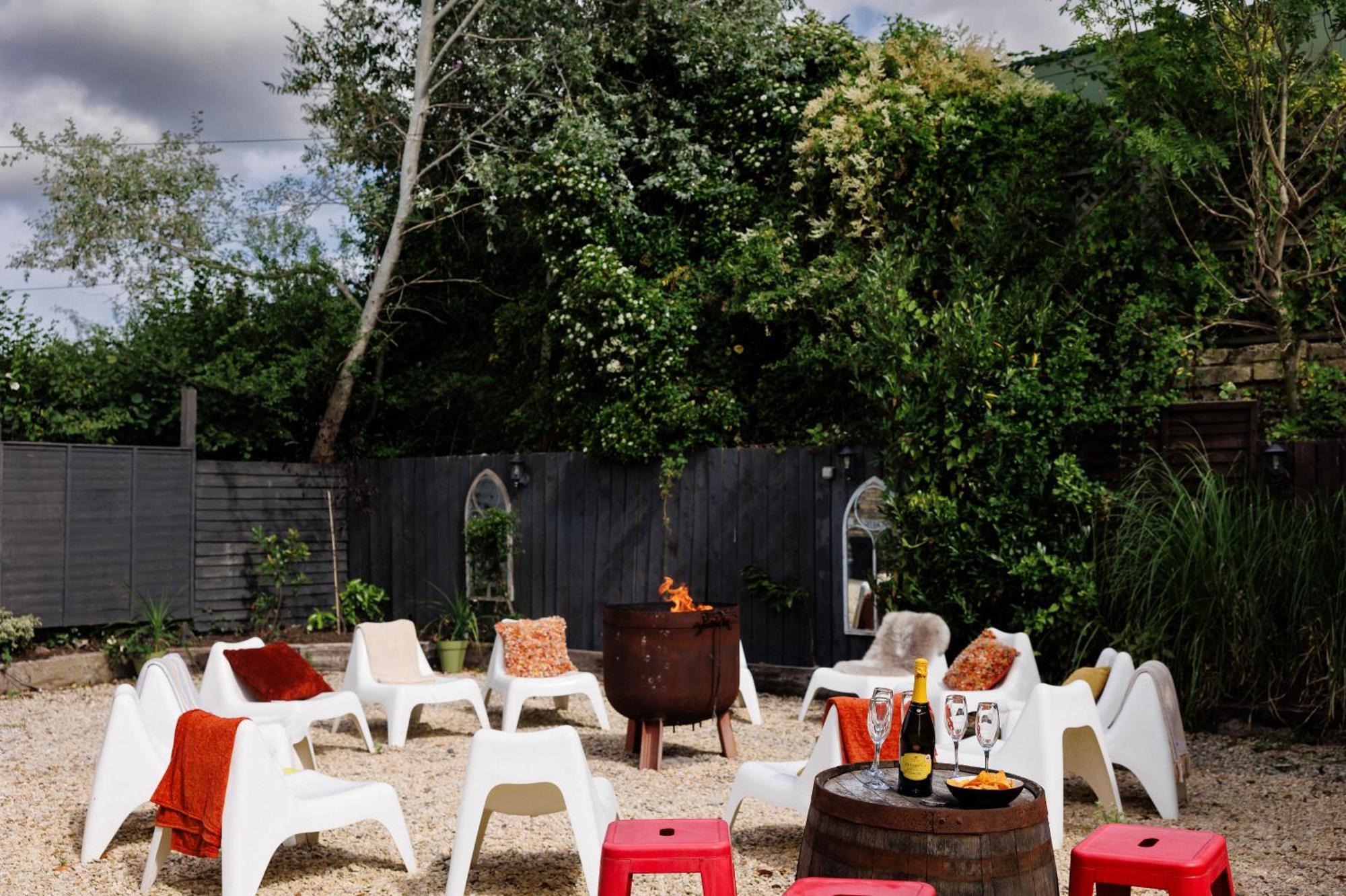 The West Barn Near Bath, Sleeps 24 And 2 Hot Tubs Villa Бристол Екстериор снимка